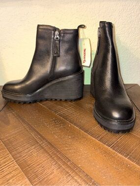 Zodiac - NWT - T.J.Maxx Black Wedge Lug Ankle Boots